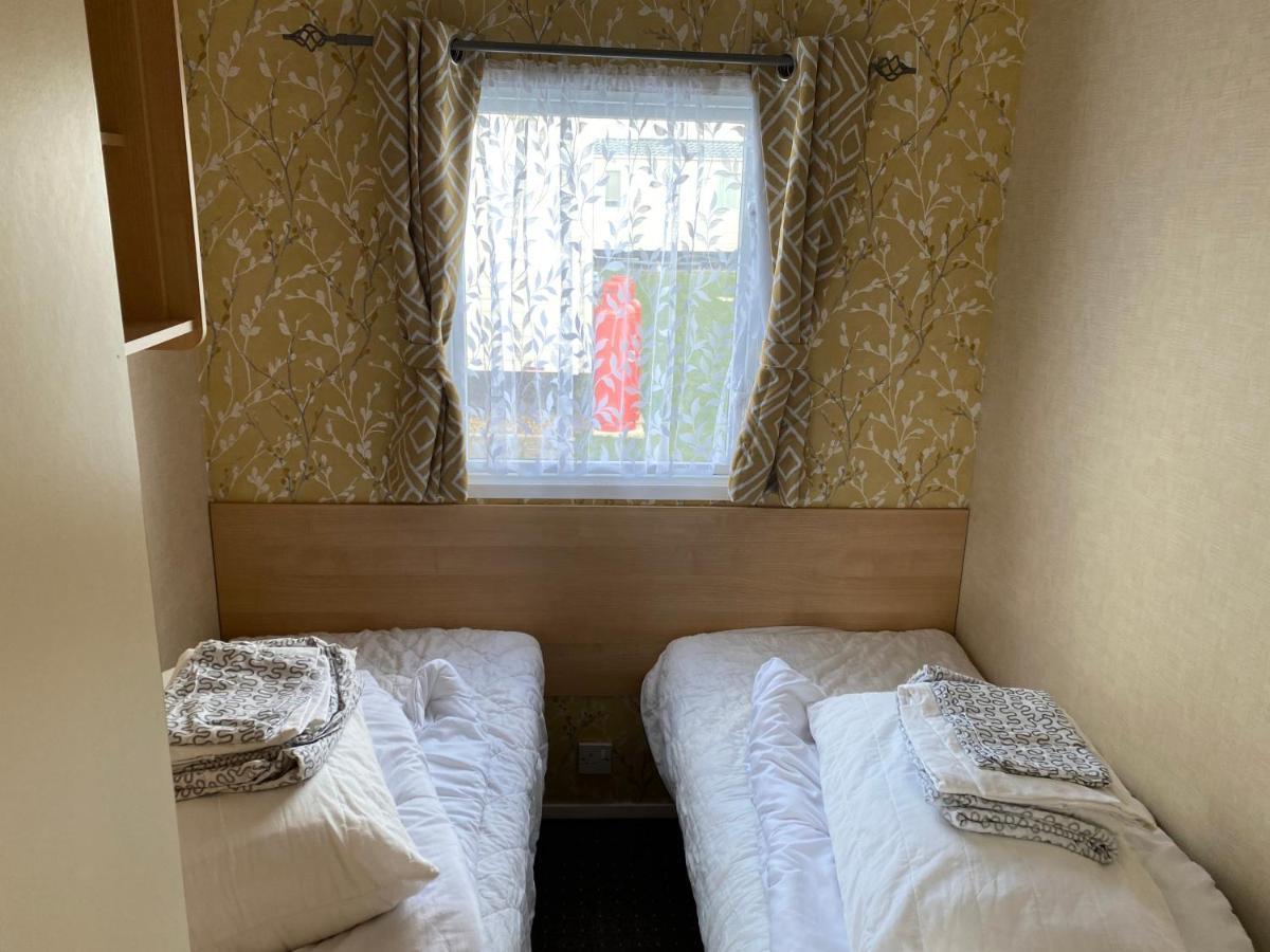 3 Bedroom 8 Berth Standard Basic Caravans With Hot Tub,Mountain Bikes Tattershall Eksteriør bilde